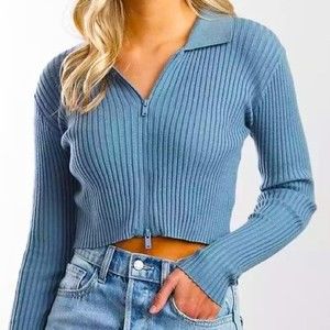Long sleeve blue double zip crop top by Love Tree size L